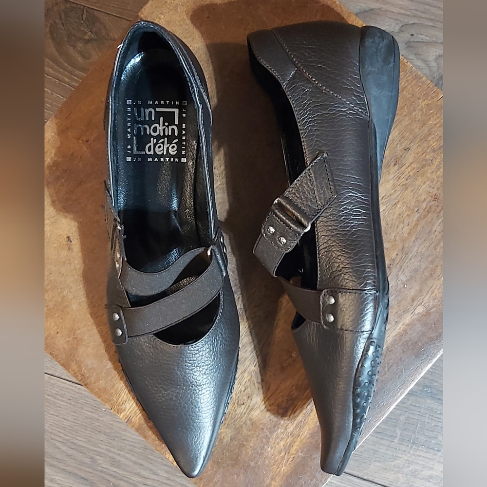 JB Martin leather pointy toe flat.